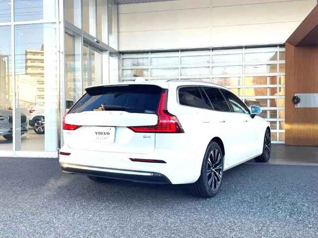 Volvo V60 ULTRA B4 2025 — миниатюра 2