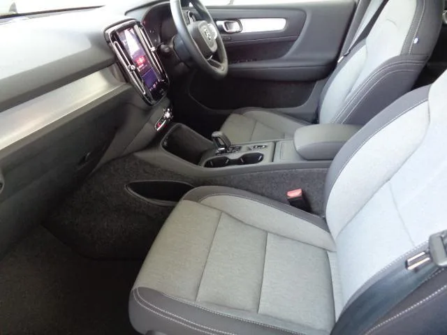 Volvo XC40 PLUS B3 2025 — миниатюра 3