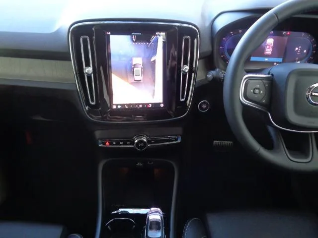 Volvo XC40 ULTRA B4 AWD 2026 — миниатюра 3