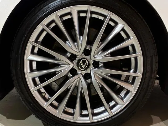 Lexus IS IS300H VERSION L 2023 — миниатюра 4