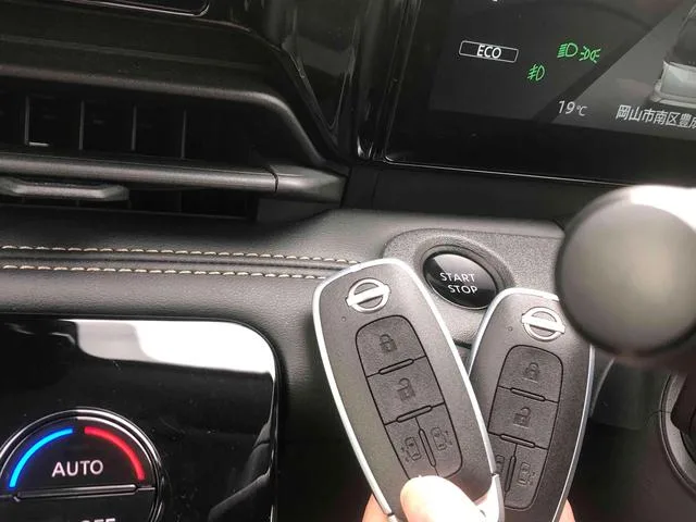 Nissan SERENA E-POWER HIGHWAY STAR V 2023 — миниатюра 2