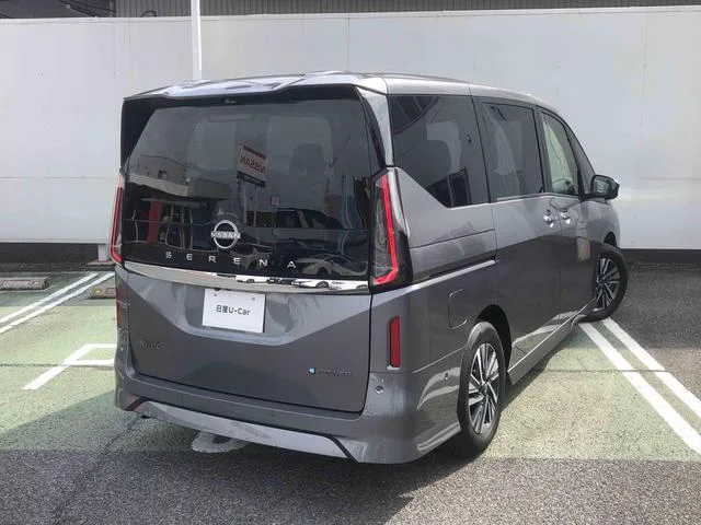 Nissan SERENA E-POWER HIGHWAY STAR V 2023 — миниатюра 4