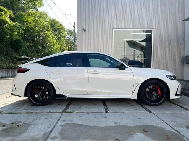 Honda CIVIC TYPE R RACING BLACK PACKAGE 2025 — миниатюра 3
