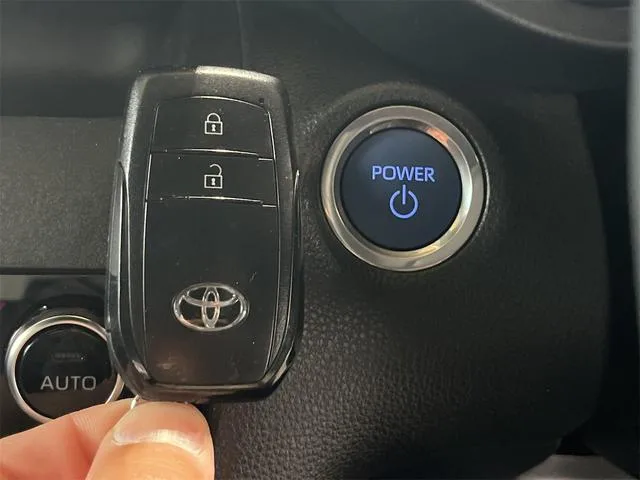 Toyota YARIS CROSS HYBRID Z 2023 — миниатюра 5