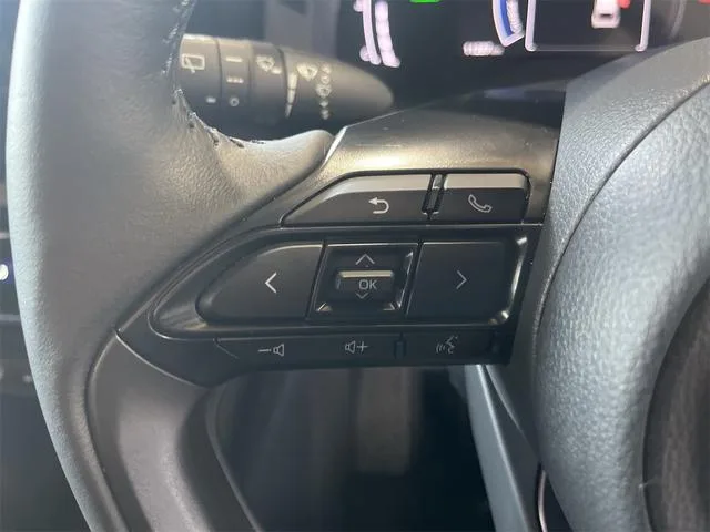 Toyota YARIS CROSS HYBRID Z ADVENTURE 2025 — миниатюра 3