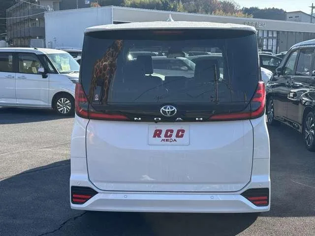Toyota NOAH S-Z 2022 — миниатюра 3