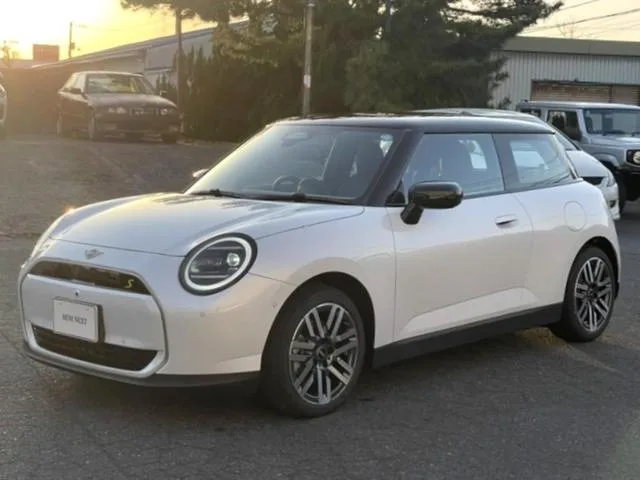 MINI MINI COOPER SE FAVOURED TRIM 2024 — фото 1, купить с доставкой в Москву