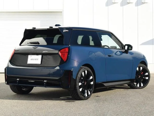 MINI MINI JOHN COOPER WORKS E JOHN COOPER WORKS TRIM 2025 — миниатюра 2