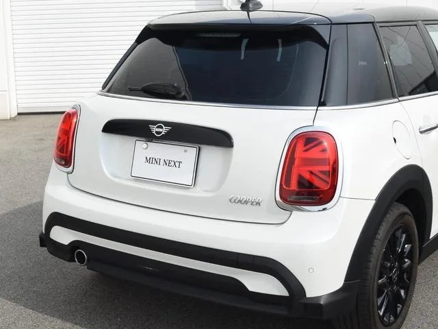 MINI MINI COOPER PREMIUM PLUS PACKAGE CLASSIC TRIM 2023 — миниатюра 3