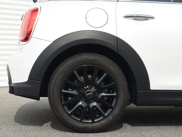 MINI MINI COOPER PREMIUM PLUS PACKAGE CLASSIC TRIM 2023 — миниатюра 5