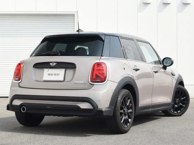 MINI MINI COOPER D PREMIUM PLUS PACKAGE CLASSIC TRIM 2023 — миниатюра 2