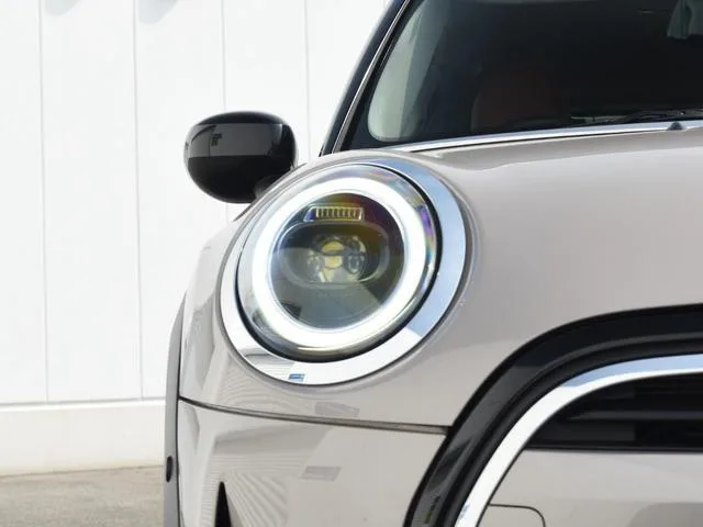 MINI MINI COOPER D PREMIUM PLUS PACKAGE CLASSIC TRIM 2023 — миниатюра 3