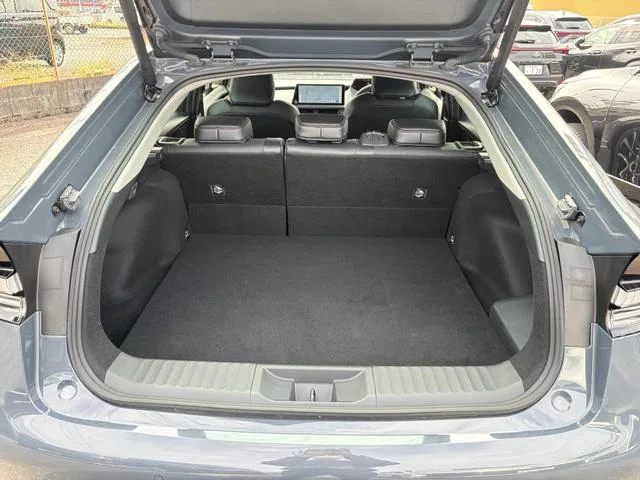Toyota Prius Z 2023 — миниатюра 4