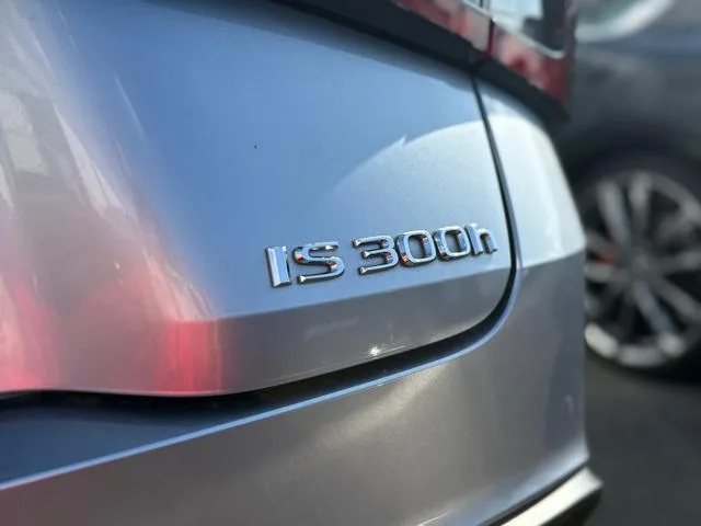 Lexus IS IS300H VERSION L 2023 — миниатюра 4