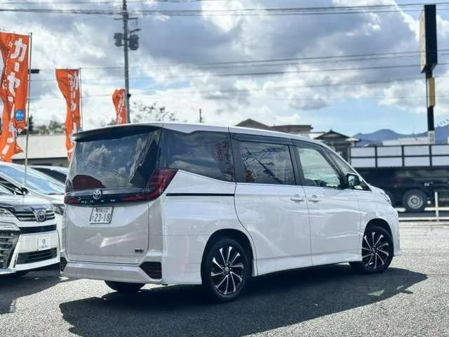 Toyota NOAH HYBRID S-Z 2023 — миниатюра 3