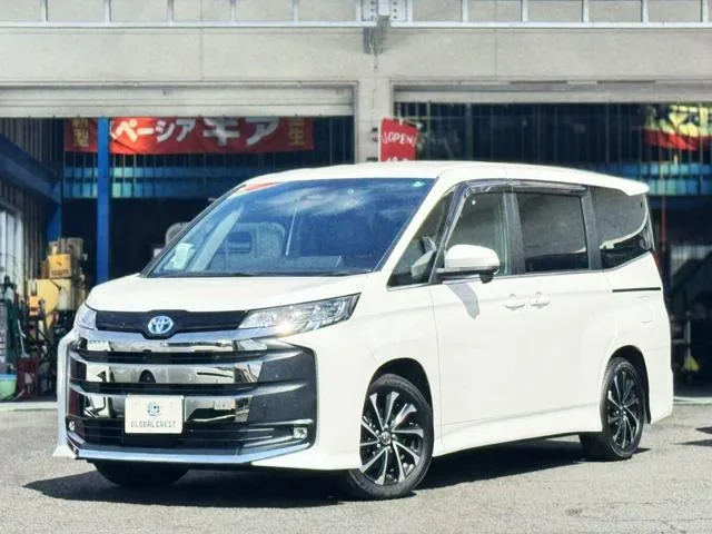 Toyota NOAH HYBRID S-Z 2023 — фото 1, купить с доставкой в Москву