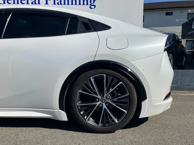 Toyota Prius Z 2023 — миниатюра 4