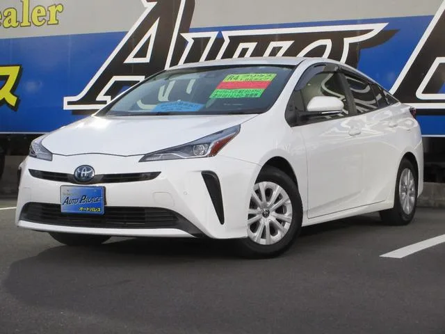 Toyota Prius S 2022 — фото 1, купить с доставкой в Москву