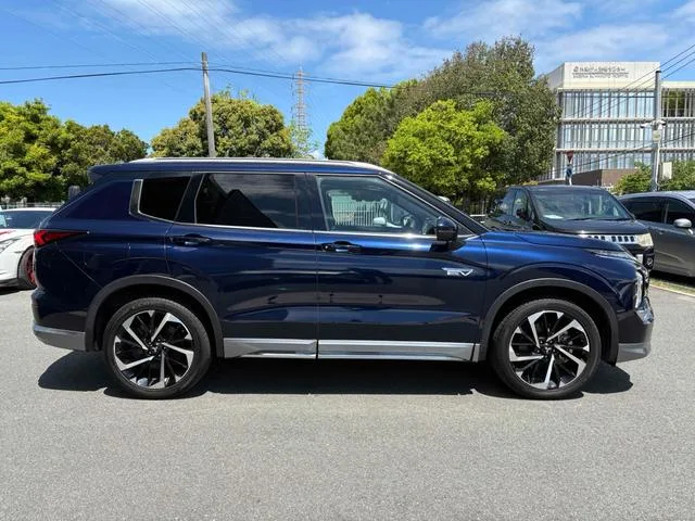 Mitsubishi OUTLANDER PHEV P 2023 — миниатюра 3