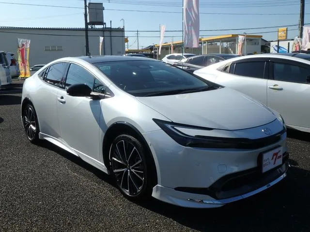 Toyota Prius Z 2023 — миниатюра 2