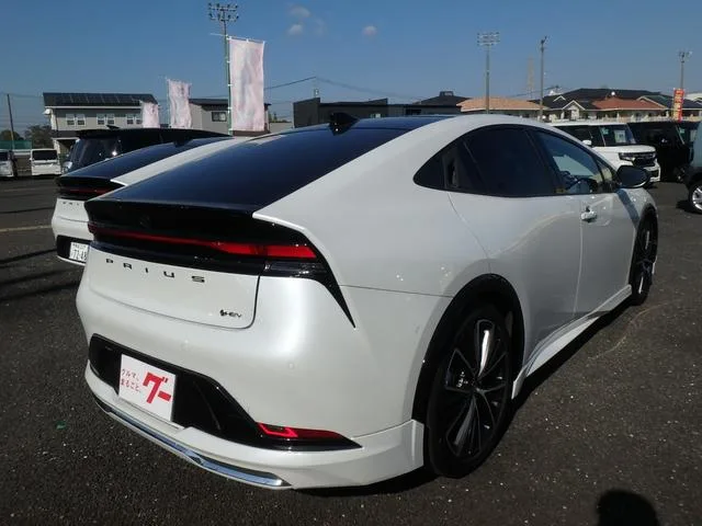 Toyota Prius Z 2023 — миниатюра 3