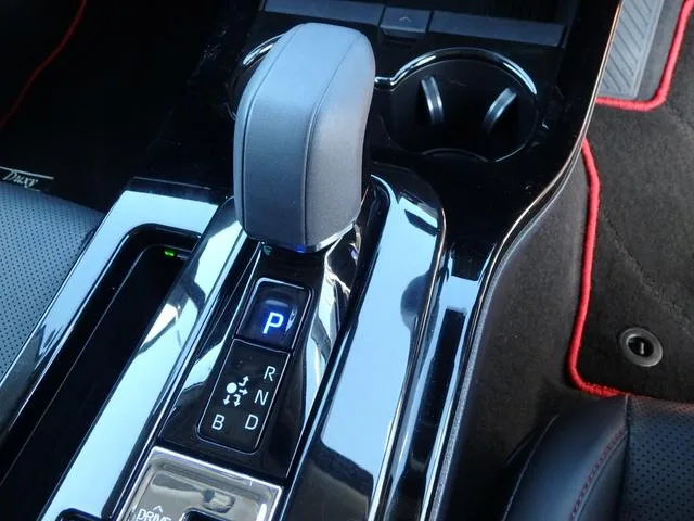 Toyota Prius Z 2023 — миниатюра 4
