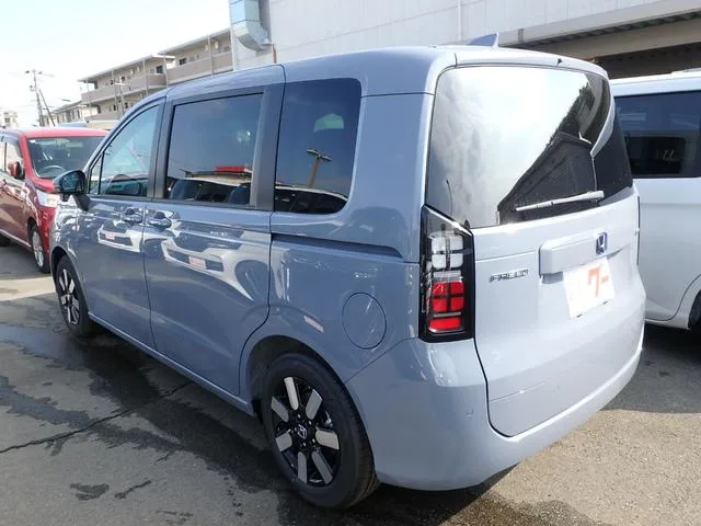 Honda FREED E:HEV AIR EX 2026 — миниатюра 2