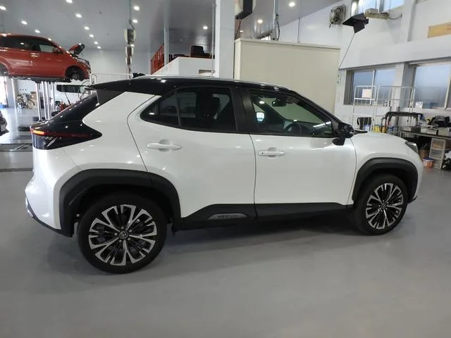 Toyota YARIS CROSS HYBRID Z ADVENTURE 2023 — миниатюра 2