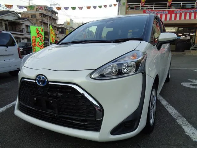 Toyota SIENTA HYBRID G 2022 — фото 1, купить с доставкой в Москву