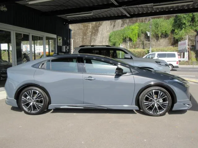 Toyota PRIUS Z 2023 — миниатюра 2