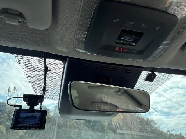Toyota Prius X 2023 — миниатюра 2