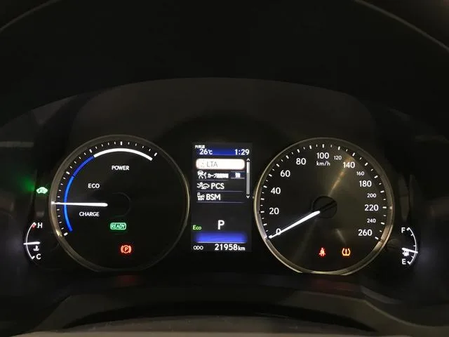Lexus IS IS300H VERSION L 2023 — миниатюра 2