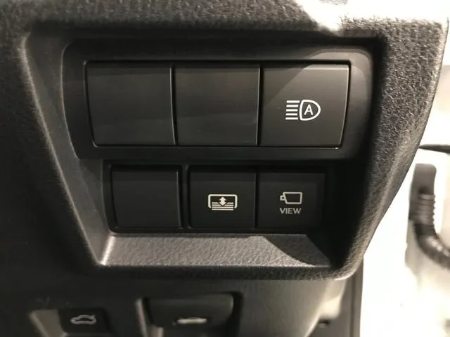 Lexus IS IS300H VERSION L 2023 — миниатюра 4