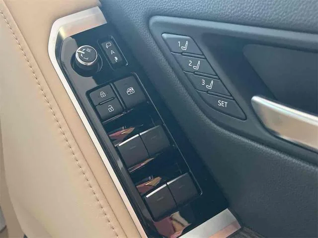 Toyota Land Cruiser ZX 2024 — миниатюра 4