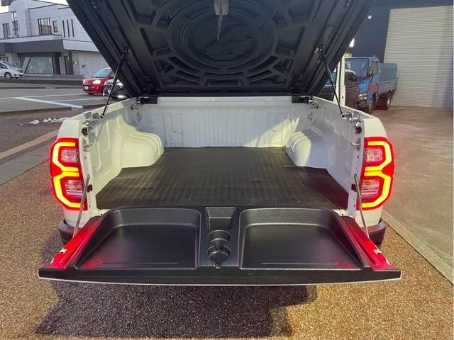 Toyota Hilux Z GR SPORT 2022 — миниатюра 5