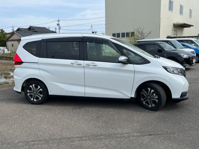 Honda FREED PLUS CROSSTAR HONDA SENSING 2022 — миниатюра 2