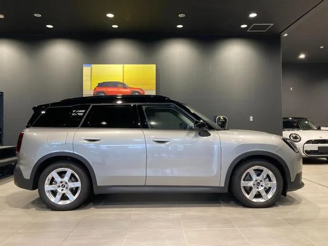 MINI MINI COUNTRYMAN E CLASSIC TRIM 2024 — миниатюра 3