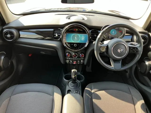 MINI MINI COOPER D PREMIUM PLUS PACKAGE ESSENTIAL TRIM 2023 — миниатюра 4