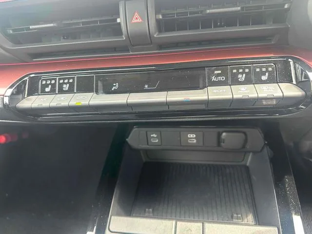 Toyota Prius Z 2023 — миниатюра 3