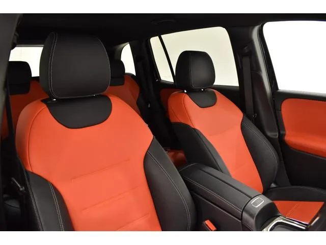 Mercedes-Benz GLB-Class GLB200D 4MATIC AMG LEATHER EXCLUSIVE PACKAGE 2025 — миниатюра 2