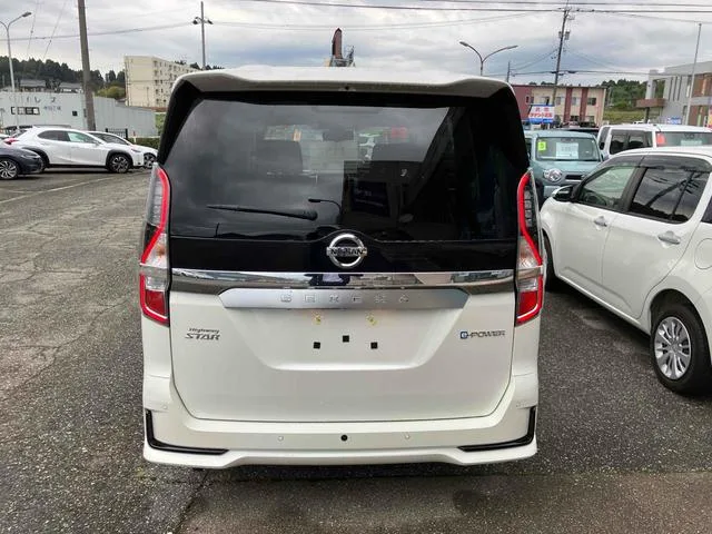 Nissan SERENA E-POWER HIGHWAY STAR V 2022 — миниатюра 3