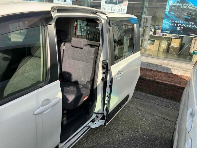 Toyota SIENTA HYBRID Z 2023 — миниатюра 4