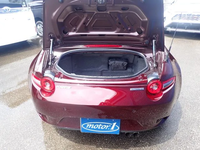Mazda ROADSTER 35TH ANNIVERSARY 2025 — миниатюра 3