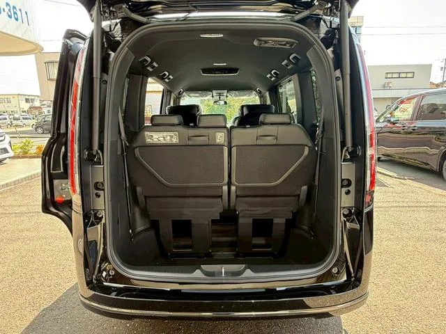 Honda STEPWAGON E:HEV SPADA PREMIUM LINE BLACK EDITION 2025 — миниатюра 5