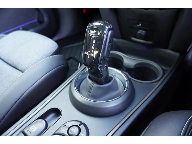 MINI MINI COOPER D CROSSOVER ALL4 PREMIUM PLUS PACKAGE CLASSIC TRIM 2023 — миниатюра 5
