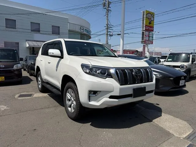 Toyota LAND CRUISER PRADO TX 2023 — фото 1, купить с доставкой в Москву