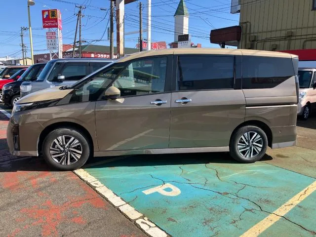Nissan SERENA E-4ORCE HIGHWAY STAR V 2024 — миниатюра 2