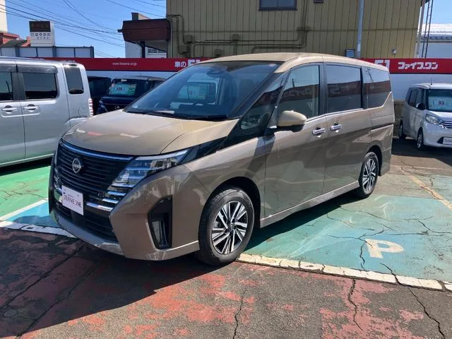 Nissan SERENA E-4ORCE HIGHWAY STAR V 2024 — фото 1, купить с доставкой в Москву