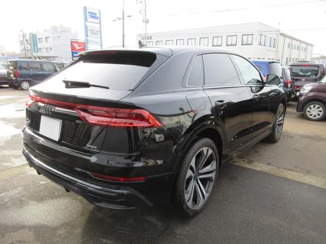 Audi Q8 55TFSI QUATTRO S LINE 2022 — миниатюра 2