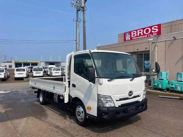 Hino DUTRO 2025 — фото 1, купить с доставкой в Москву